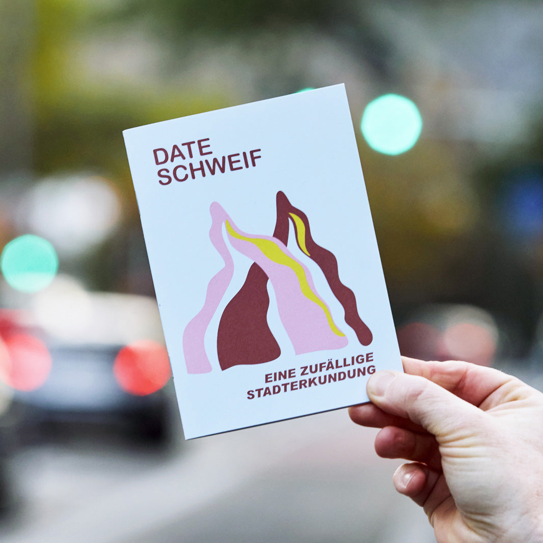 Schweifheft für Dates – Impulskarten für echten Austausch beim ersten Kennenlernen

Kein Kino, kein Restaurant: Das Schweifheft für Dates bringt euch ins Gespräch – mit Impulsen, die echtes Kennenlernen möglich machen.

Schweifheft Dates, ungewöhnliche Date Idee, erstes Date Ideen kreativ, Date ohne Small Talk, Kennenlernen Aktivität.


