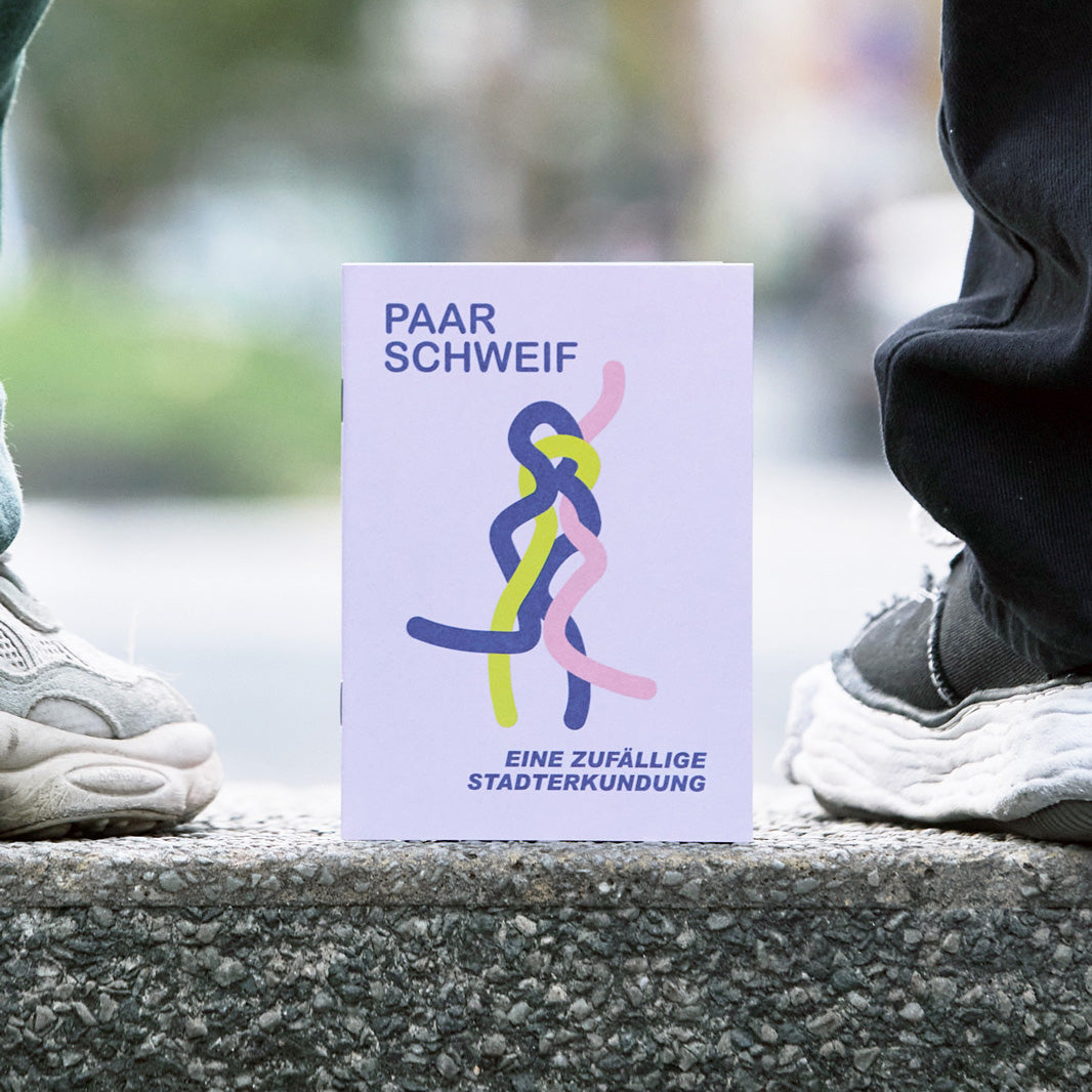 Schweifheft für Paare – Impulsheft für Zeit zu zweit | die Schweiferei

Intuitive Stadterkundung für Paare: Impulse, die euch näherbringen. Kein Ziel, kein Plan – nur ihr, die Stadt und echte Gespräche.

Schweifheft Paare, Date-Idee ungewöhnlich, Zeit zu zweit, Geschenk, Paar-Aktivität, Stadt, romantische Stadterkundung, Qualitytime